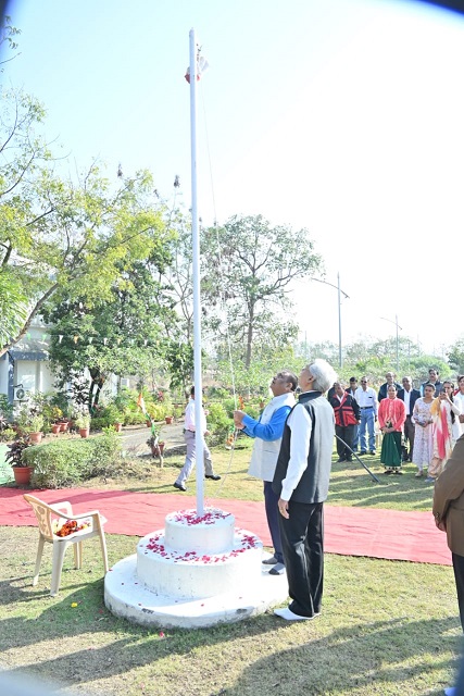 Shri P. Kumar, Chief Controller of Explosives, unfurling the flag on 26 Jan 2024